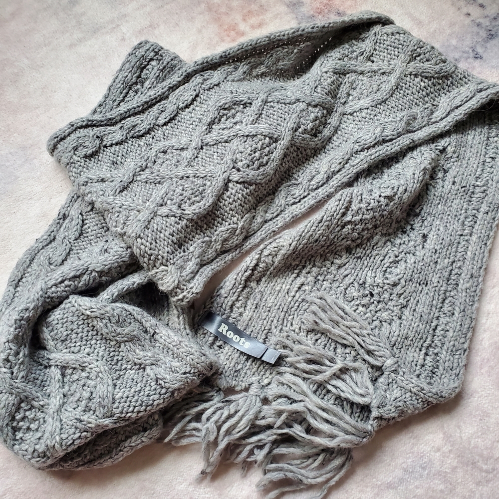 Roots Heather Gray Knit Scarf with Tassels - Picture 2 of 2
